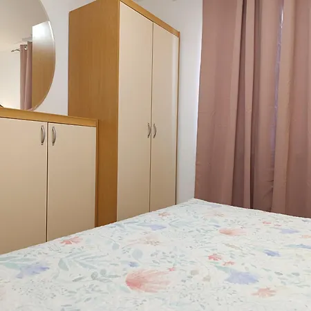 Valentina-b Apartman Nin